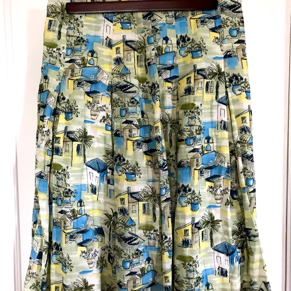 Cute, retro inspired linen skirt. Fully lined.